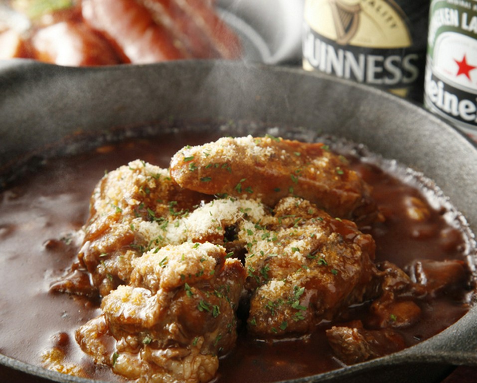 牛ほほ肉の赤ワイン煮込み