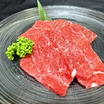 きめが細かく柔らかな赤身　
ハーフ　605円
