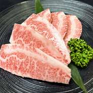 タテバラやササニクなど融点の低いとろける脂が特徴　
ハーフ　781円
