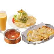 ・選べるカレー(グランドメニューの中からお好きなカレー）・選べるナン(グランドメニューの中からお好きなナン)・パーパル・サラダ・選べるドリンク