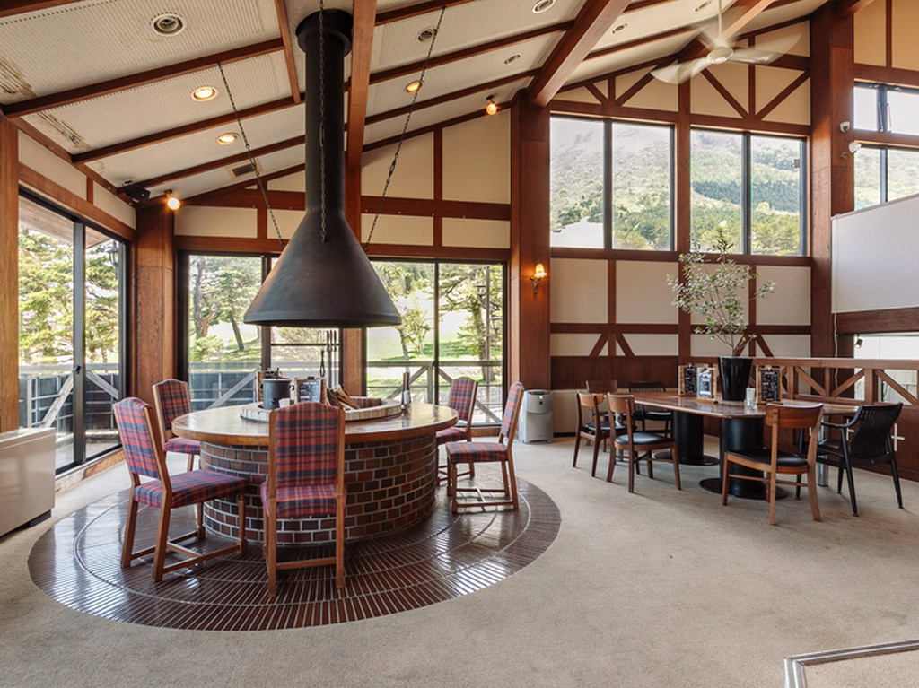 大自然に囲まれ緑豊かな景色に癒されながらいただくハンバーガー