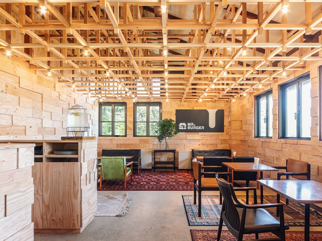 開放的でくつろげる店内と幅広い年齢層が楽しめるメニュー