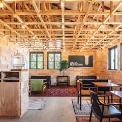 開放的でくつろげる店内と幅広い年齢層が楽しめるメニュー