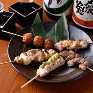 鮮度の良い鶏肉えお使用した『串焼き』の他、野菜を豚肉でまいた『豚巻き串』は人気の逸品です。
