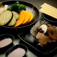 四季折々の旬野菜とお肉を食しながら、近況トークに花が咲く