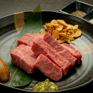 表面に焼き目をつけ、レアでいただきたい『極上ヘレ』