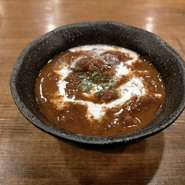 お肉がホロホロほどけていく『本日の一品（ビーフシチュー）』