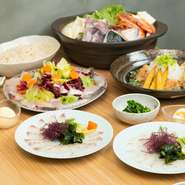 活気溢れる店内。厳選された旬の新鮮な食材を、料理人が一品ひとしな丁寧に仕上げています。写真の【宴コース】では、鮮魚を刺身・煮物・焼き物・鍋で味わえます。旨い日本酒と共にいかが。
