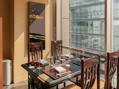 目の前で繰り広げられる“職人技”を眺めながら過ごす贅沢な時間