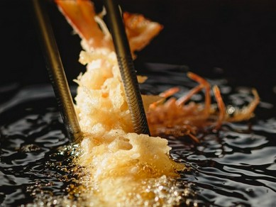 目の前で繰り広げられる“職人技”を眺めながら過ごす贅沢な時間