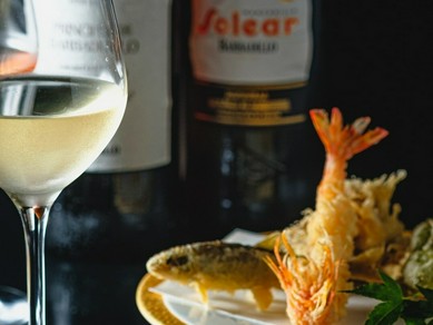 つな八でこんな楽しみ方も！？今夜は天ぷら×ワインでお洒落に