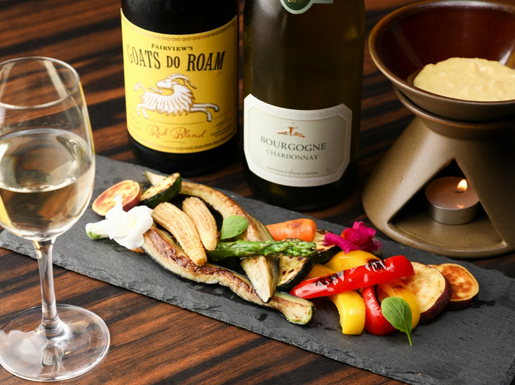 旨みをギュッと閉じ込めた旬の野菜を堪能！『焼き野菜のバーニャカウダー』