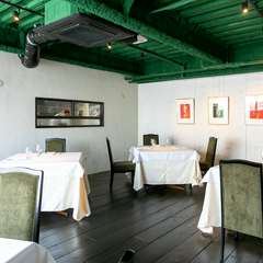 席数を絞ったゆとりの空間は完全予約制で、大切な記念日にも