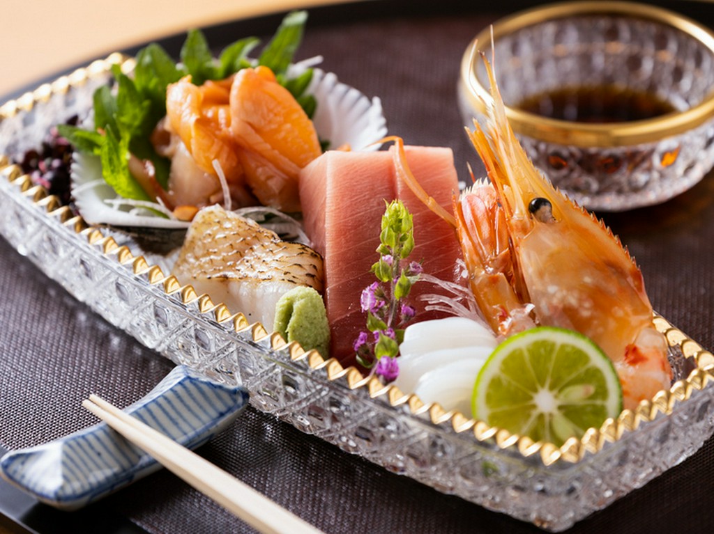 豊洲直送の鮪や東北、北海道の鮮魚などこだわりの海鮮素材を