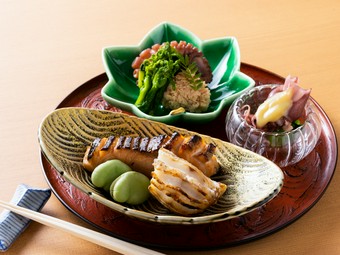 旬魚の焼物を中心に旬を盛り込んだ『炭火焼』