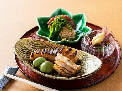 旬魚の焼物を中心に旬を盛り込んだ『炭火焼』