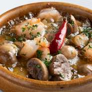 キノコと赤エビのアヒージョ