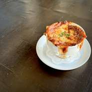 新玉葱のオニオングラタンスープ