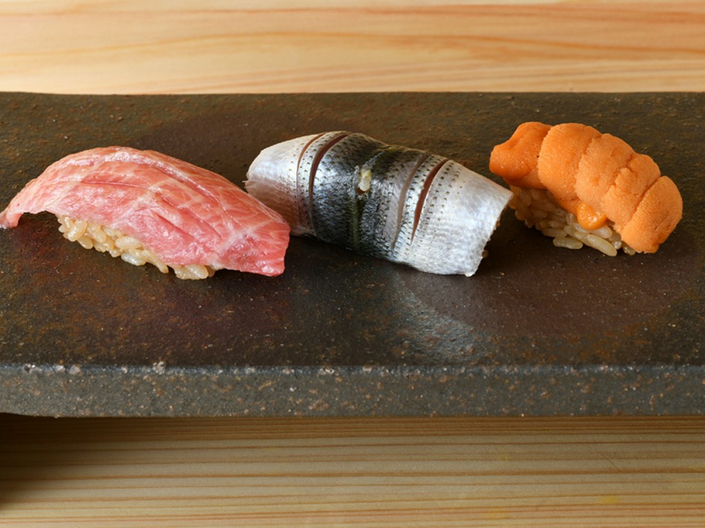 確かな目利きと丁寧な仕事で楽しませてくれる江戸前寿司