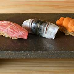 確かな目利きと丁寧な仕事で楽しませてくれる江戸前寿司