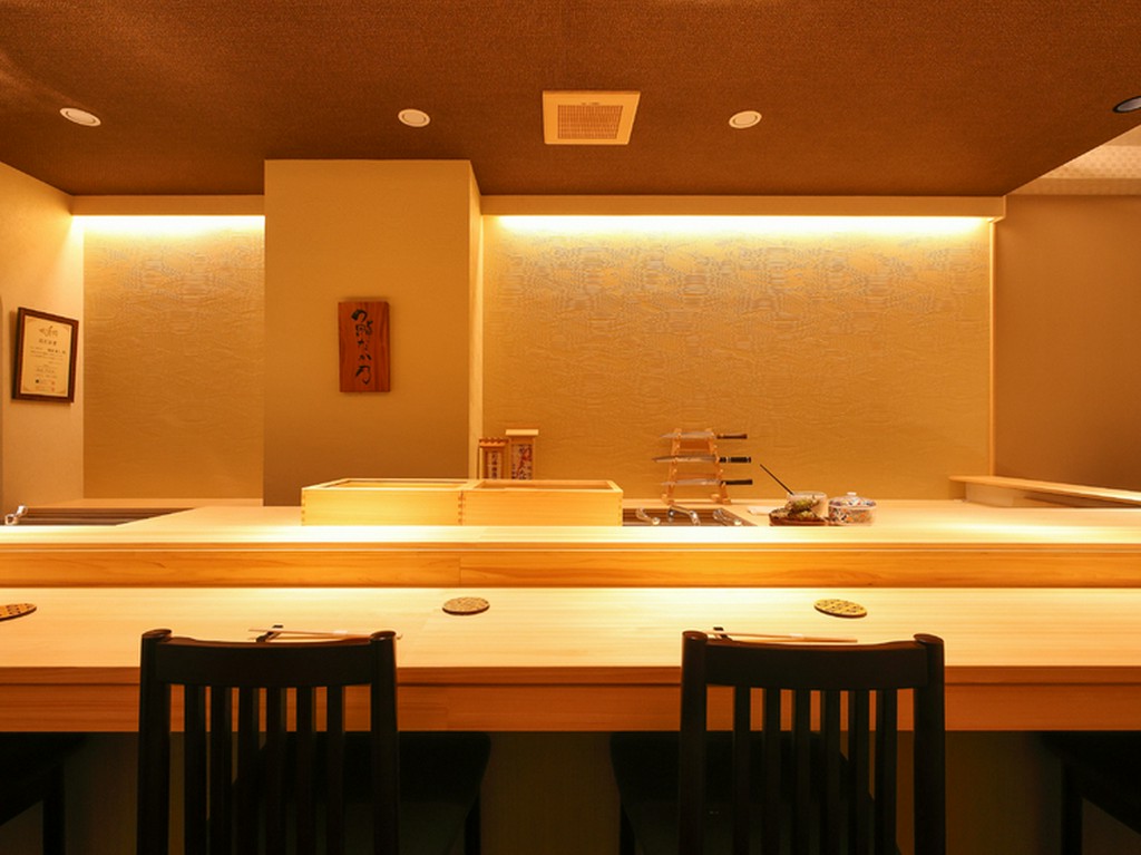 凜とした空気感と温かなもてなしに満ちたカウンター席