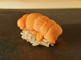 新潟県産「こしいぶき」と赤酢で仕上げる、まろやかな赤シャリ