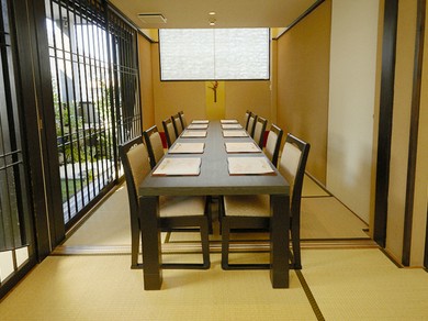 落ち着いた店内でゆったりと