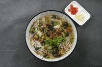 炒めた具はタニシという具です。生臭がなくて、つぶ具の食感はアワビを思わせます。