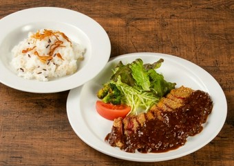 厳選した“牛サガリ”を存分に味える『サガリのビーフデミカツ』