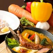 佐伯区石内にあるフォーコ農園をはじめ、全国各地から取り寄せる厳選野菜をたっぷりいただけるのも【フォーコ】の魅力。素材に合わせて調理法を変え、葉っぱや皮はベジブロス（野菜のだし）にしています。