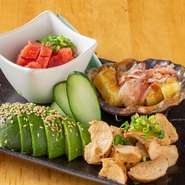 上質な国産鶏を扱っているからこそ、その鶏ガラでつくる『白湯スープおでん』は格別なおいしさに。他にも、自家製ブレンドの麦味噌を使った『クリームチーズの味噌漬け』などお酒にぴったりな味わいを楽しめます。
