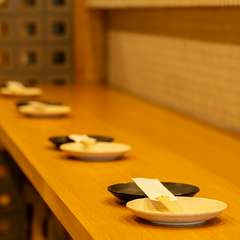 気兼ねなく、おいしい料理を二人でシェアできるお店
