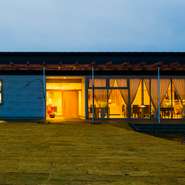 アクアイグニス仙台の中にあり、利便性抜群。12名まで利用できる完全個室があるので、女子会や家族での食事会、接待など、さまざまなシチュエーションで利用できます。