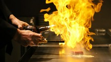 国産黒毛和牛サーロインや伊勢海老と季節の魚貝の鉄板焼とアニバーサリープレートの付いた特別コース。