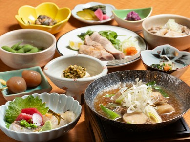 山形県内と周辺から集めた、こだわりの海の幸・山の幸を