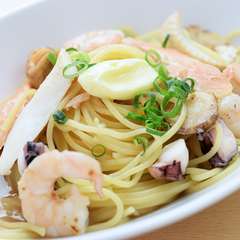 5種類の新鮮な魚介が圧巻。見た目のインパクトに圧倒される『新鮮魚介の和風ソースバターしょうゆ風味』