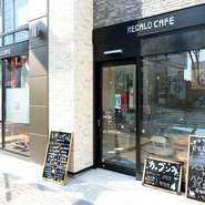 福島駅東口にあるオシャレなカフェが【REGALO CAFE】です。AEON福島店内にある【REGALO　AEON福島店】の姉妹店。パスタメニューとカフェメニューが豊富に取り揃えられています。