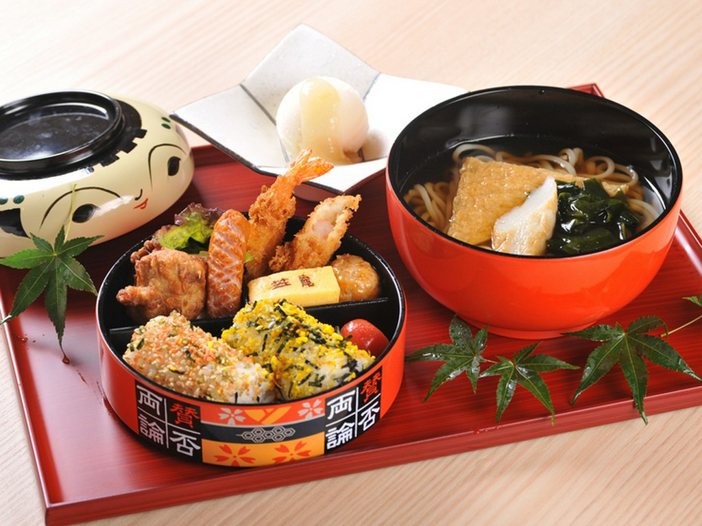 ファミリーでの利用も歓迎。人気の『お子さまご膳』もぜひ！