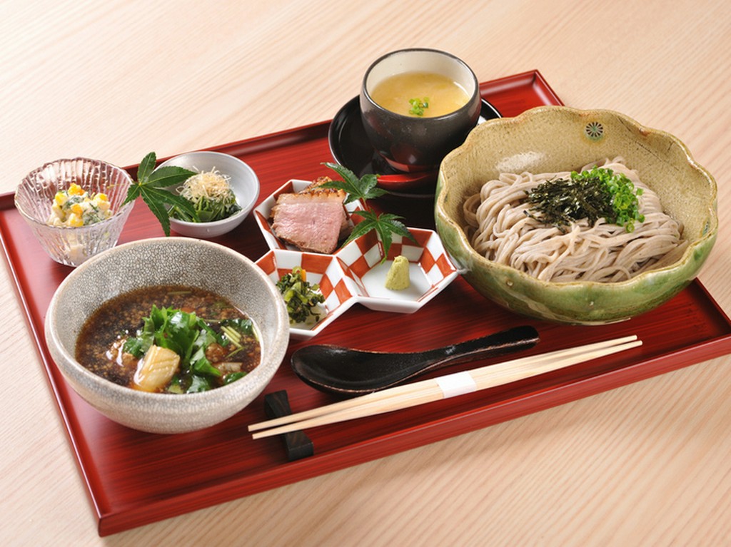 話題の複合リゾート施設で、季節の本格和食を気軽に満喫できる