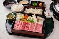 （黒豚バラ/黒毛和牛霜降り肉/黒毛和牛赤身肉）
～先付/うどん/もつ煮込み/ライス/デザート 付き～