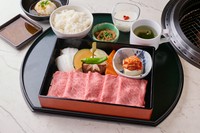 ～野菜焼き/豆腐キムチ/もつ煮込み/
ライス/スープ/杏仁豆腐 付き～