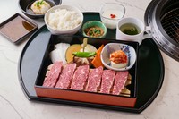 ～野菜焼き/豆腐キムチ/もつ煮込み/
ライス/スープ/杏仁豆腐 付き～