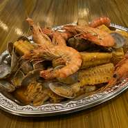 誕生日会などでは、是非クーポンをご利用下さい！デザート＆フルーツ盛り合わせをプレゼント！プレートにメッセージを承ることも可能です！何なりとご相談ください！