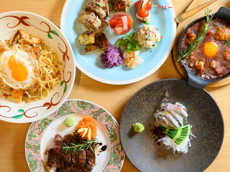 華やかにお皿を彩る、日本各地から届く旬の食材