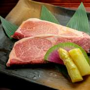 「おいしい焼肉を食べてほしいから」と、店長自身がお肉を仕入れています。肉質はもちろん、脂と赤身のバランスなどを妥協することなく確認。店長のこだわりは数え切れません。