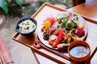 京野菜と豆腐ハンバーグのおばんざいプレートランチ