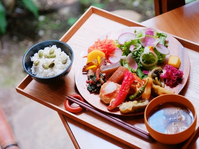 京野菜と豆腐ハンバーグのおばんざいプレートランチ