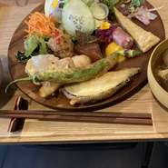 京野菜と鱧の天麩羅プレート定食(土日限定メニュー)