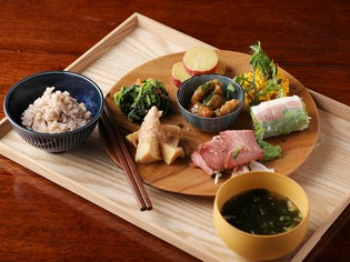 四季の移り変わりを感じる『プレートランチ』