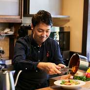 京都の伝統や文化が息づく空間づくりを大切に、食を楽しむ場をトータルプロデュースしています。細やかな配慮も大切にされているのだそう。このお店では、料理はもちろん、空間や雰囲気さえもご馳走です。